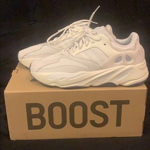 Yeezy 700 boost Analog
